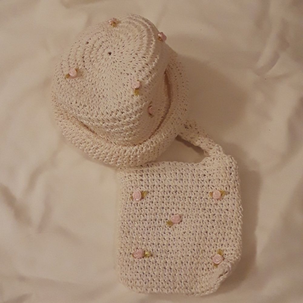 Crotchet baby hat and mini purse paper